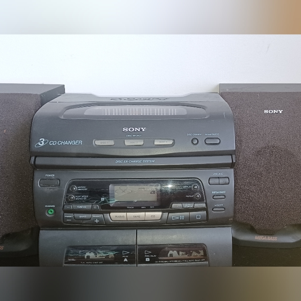 Sonic radio with two speakers it play cd, radio casette and radio station.